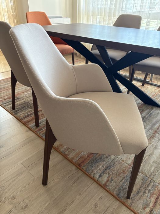 Трапезни столове и маса