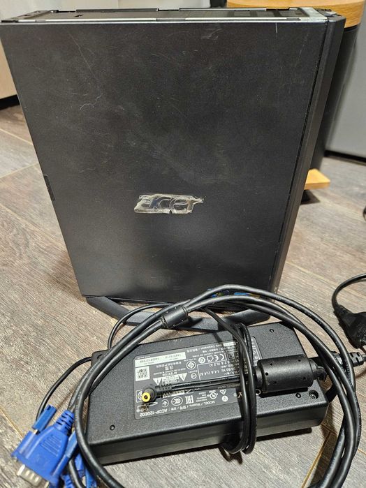 Продавам мини компютър Acer Veriton L670G