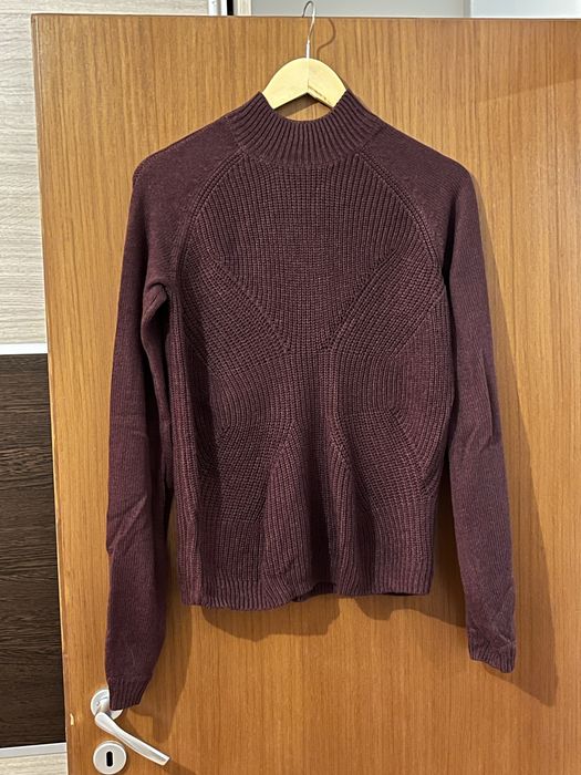Плетен пуловер.