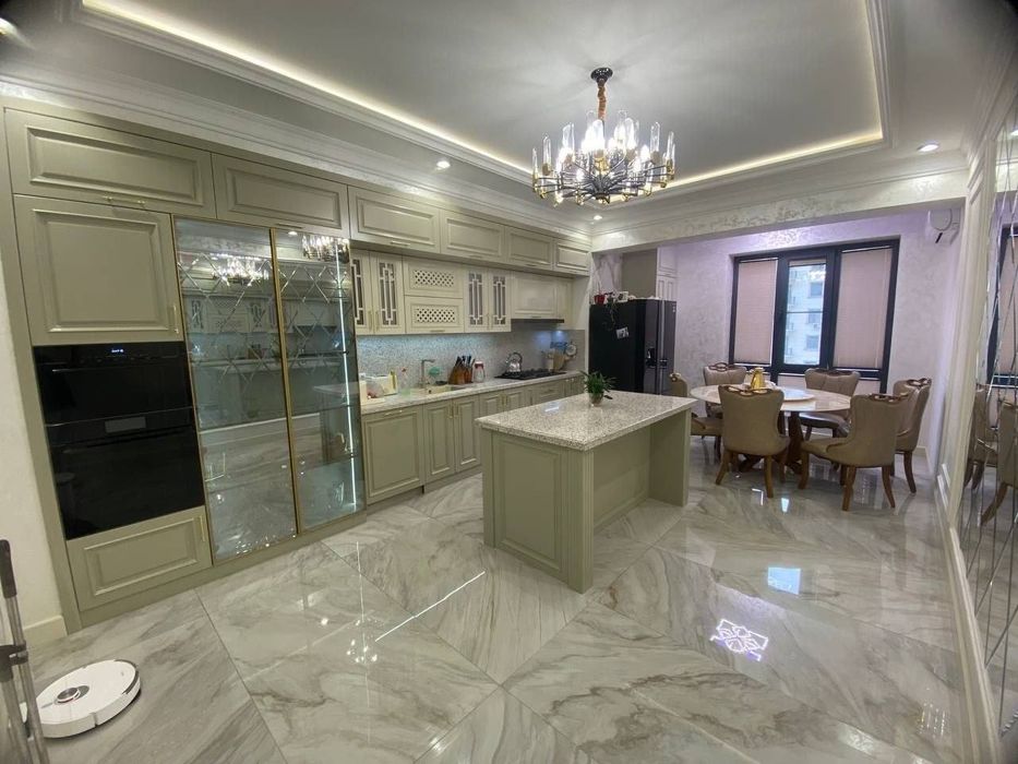 Продается 5ти ком квартира в новостройке, ор-р: улица Нурафшон, 187м²
