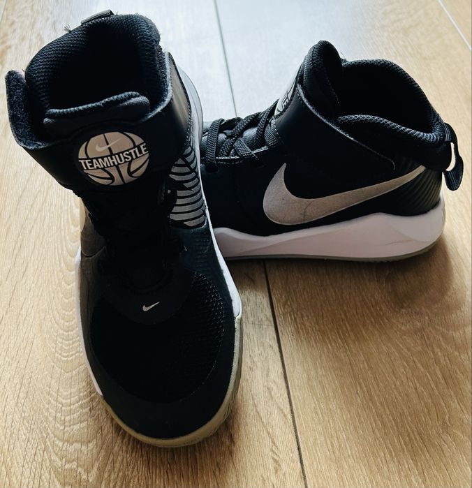 Nike кецове Team Hustle D 9 , номер:30-18,5см- ДОБРО СЪСТОЯНИЕ