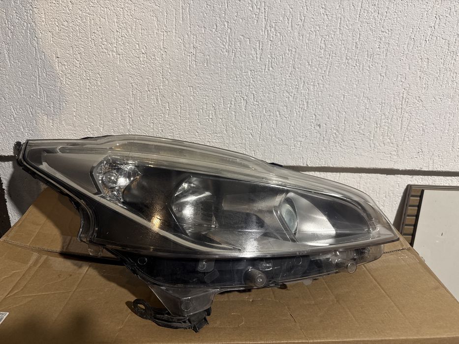 Far halogen led drl Peugeot 208 facelift 2014..2018