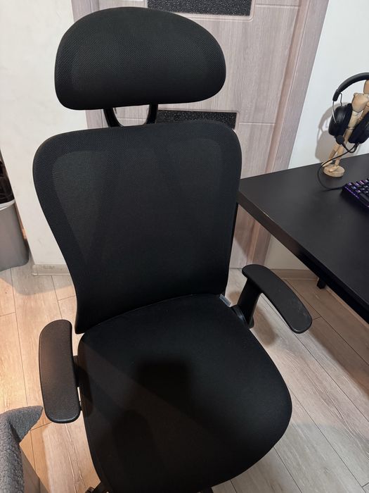 Toate articolele prezentate în imagini sunt de vânzare
