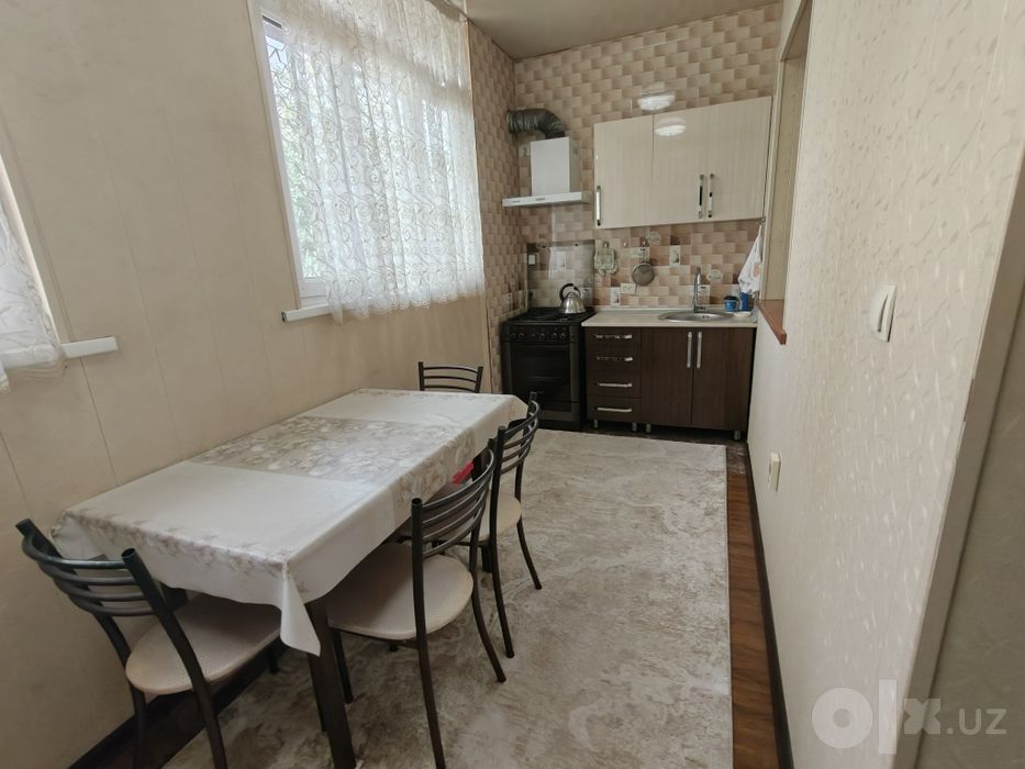Medgorodok gilam saroy toyxonasi roparasida  2/2/5 xonali uy sotiladi