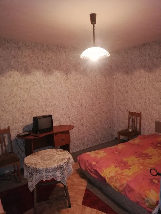 Нощувки в самостоятелни стаи с бани и Т. за сам от 8 евр.до 16