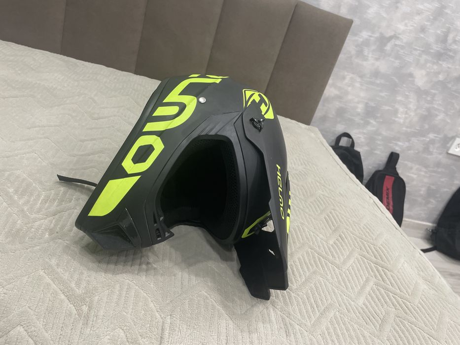 Продаю шлем в подарок очки для него