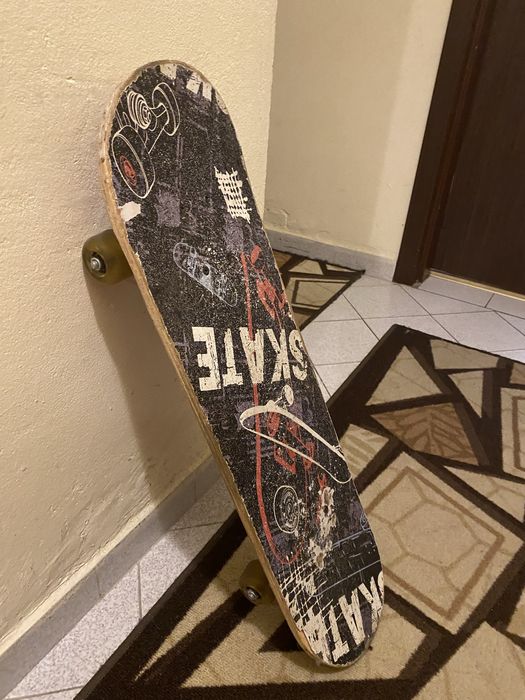 Детска тротинетка и скейтборд