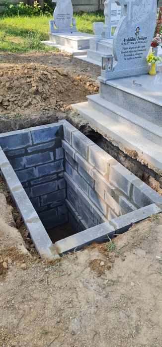 Cripte 2, 3 nivele , cavouri, monumente din granit , marmura , mozaic