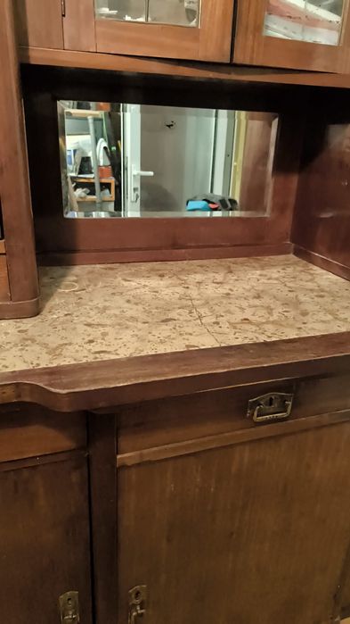 Mobilier antic  plus scaune , masă , ceas pe perete antică