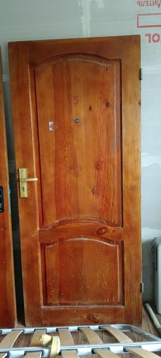 Продам двери деревянные