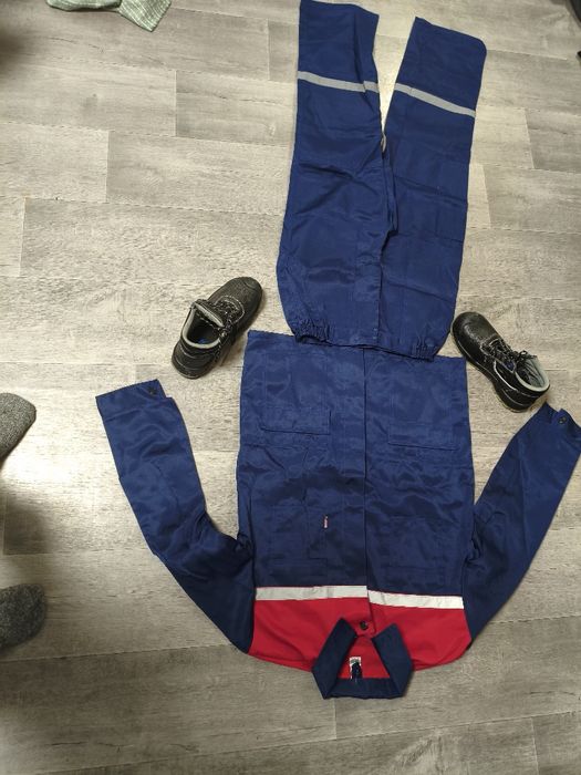 Продам форму и ботинки строительные