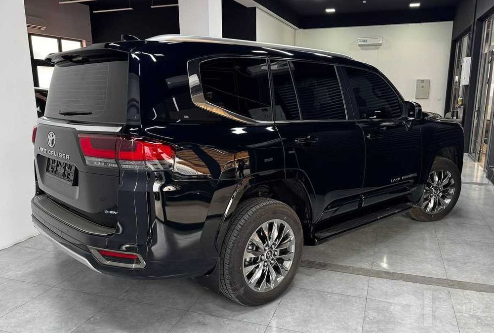 TOYOTA LAND CRUISER 300 HYBRID 2026 - Король оффроада