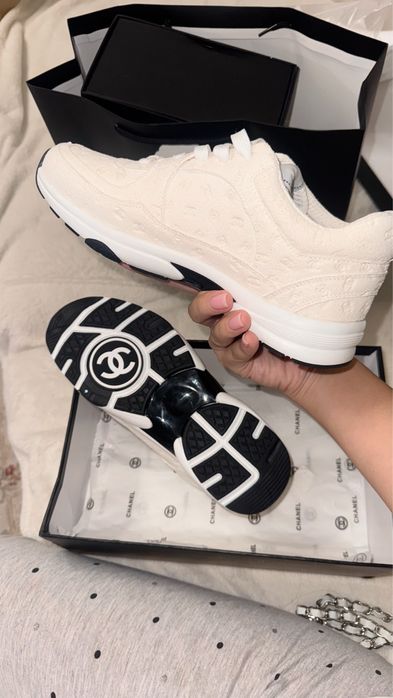 Продам кроссовки