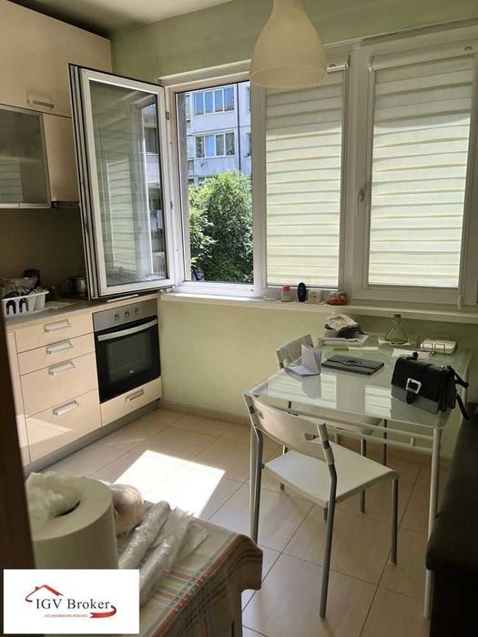 Тристаен апартамент в Медицинска академия