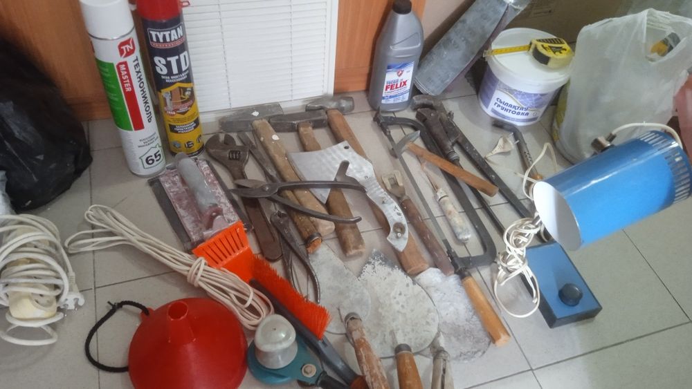 Продам молотки, выключатели, ключи