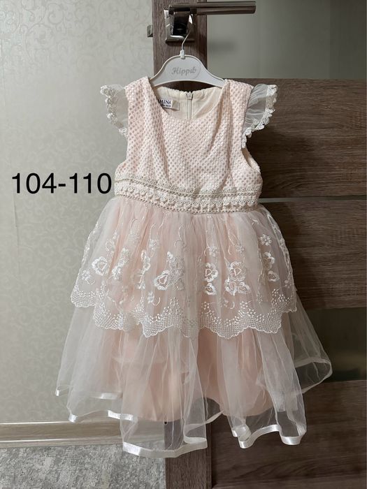 Продам нарядные платья для девочек