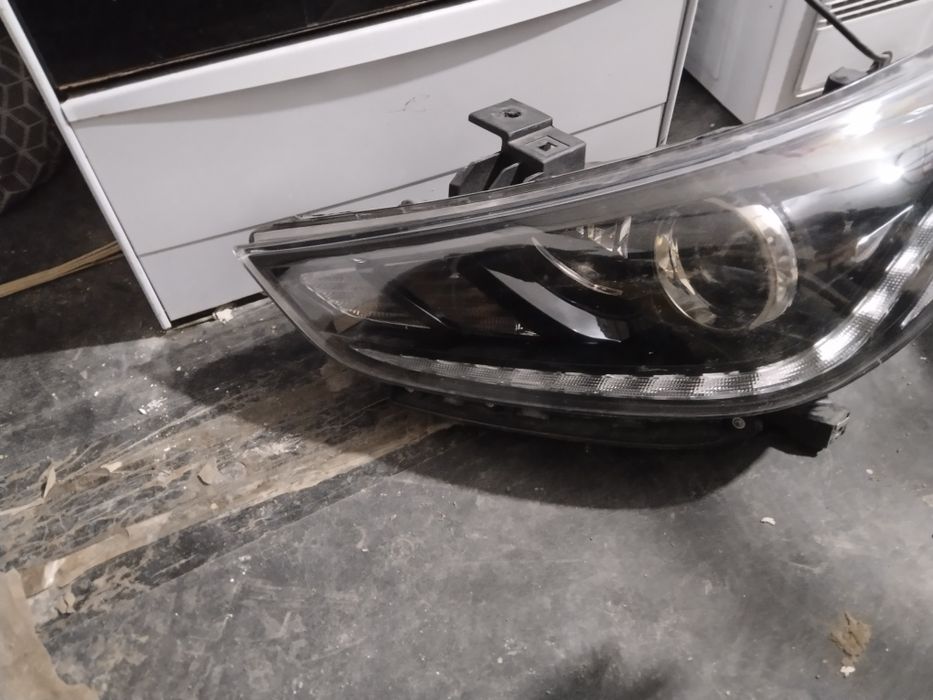 Продам фару левую