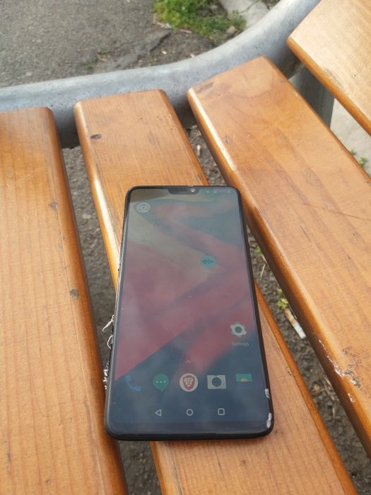 Oneplus 6 cu mici defecte dar perfect functional