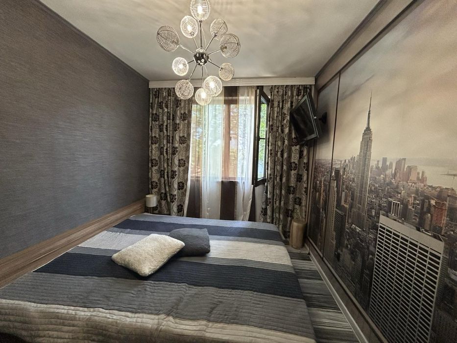 Три стаен апартамент с кухненски бокс