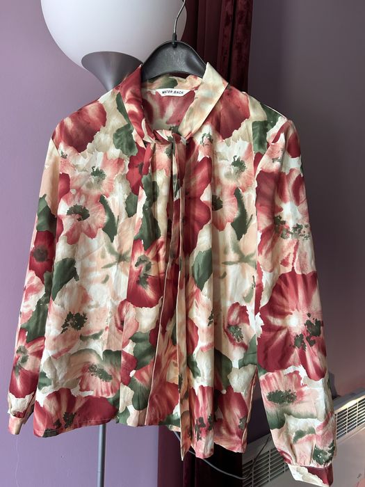 Дамска риза с флорални мотиви