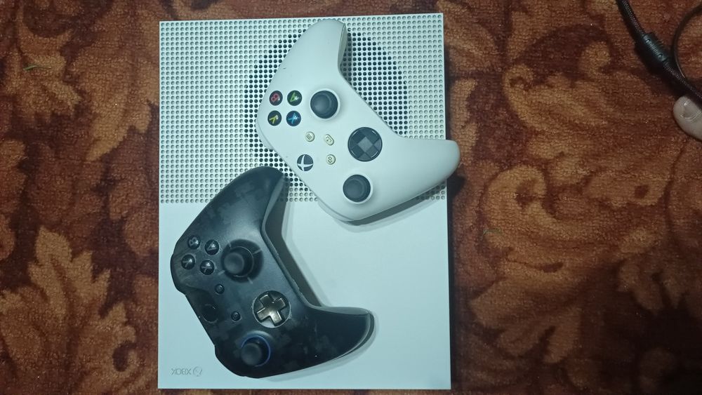 Xbox one S в отличном состоянии