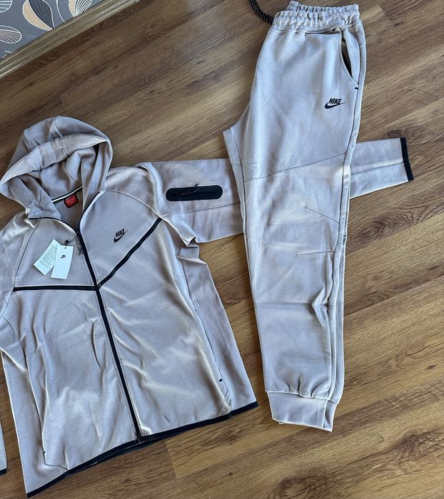 Мъжки,памучен,бежов екип Nike с активен заден джоб ГОЛЕМИ РАЗМЕРИ