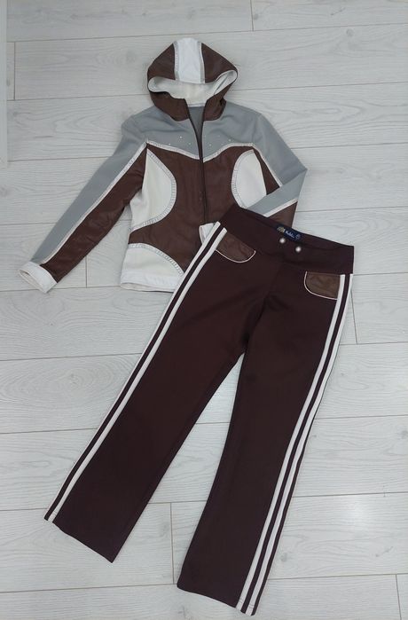 Костюм спортивный