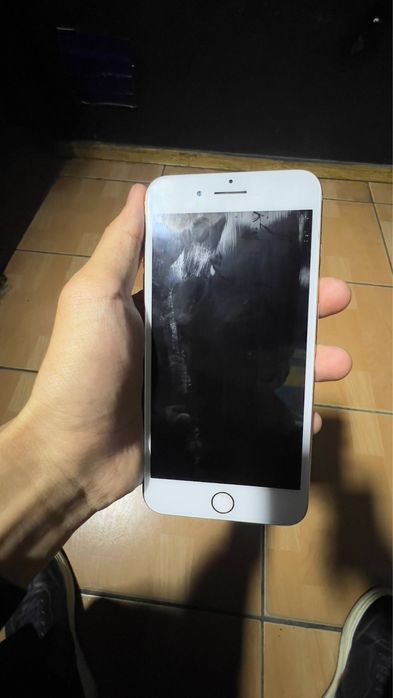 Айфон 8 плус сотилади