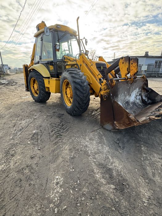 Buldoexcavator JCB 4 cx impecabil  6200 ore de functionare