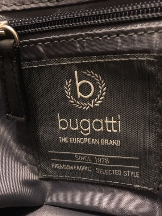 Vând geanta piele originala Bugatti.