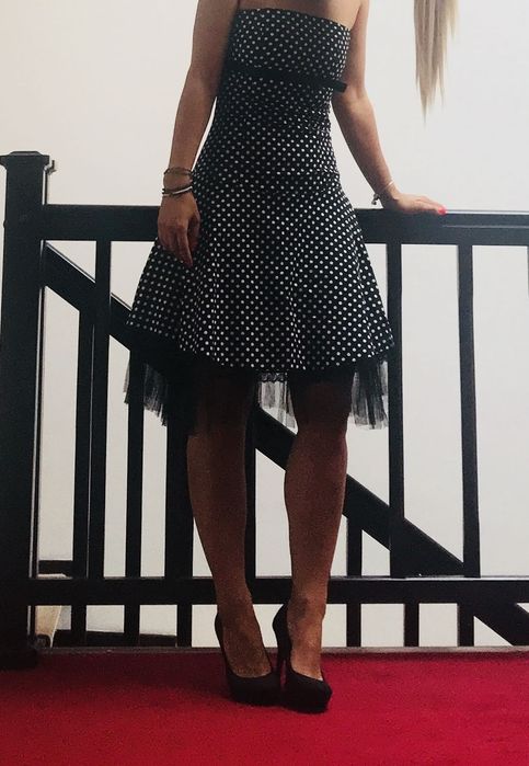 Rochie neagra cu buline si tulle