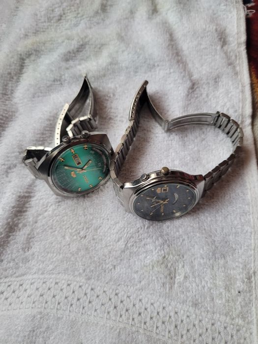 Vând ceasul Orient cu multe calendar