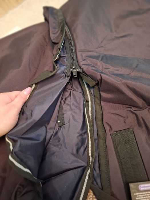 Продаётся супер стильная попона.НЕМЕЦКОЕ качество.Со съемным капором.