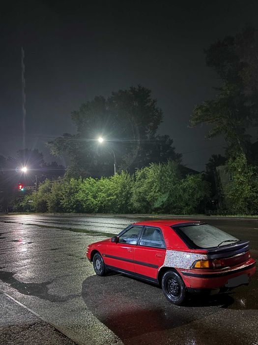 Мазда 323 с фарами-глазками