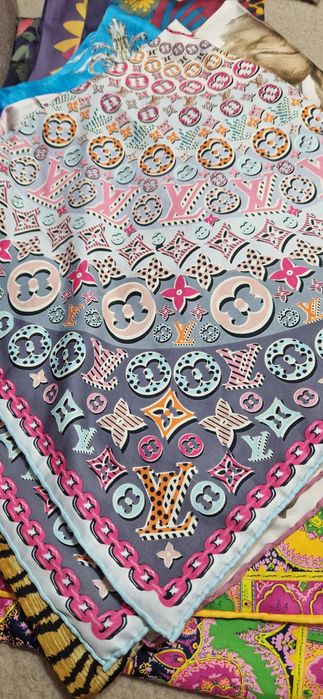 Шёлковые платки.