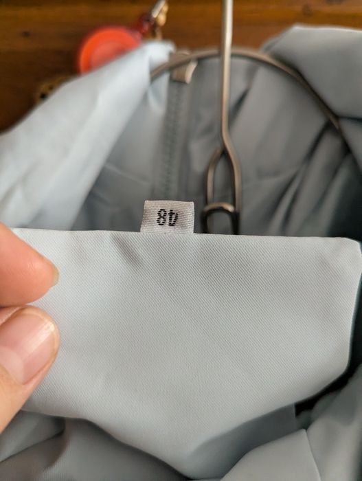 Продам женскую куртку