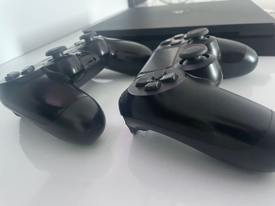 PS 4 Slim + Jocuri GTA 5 , UFC , FIFA 22