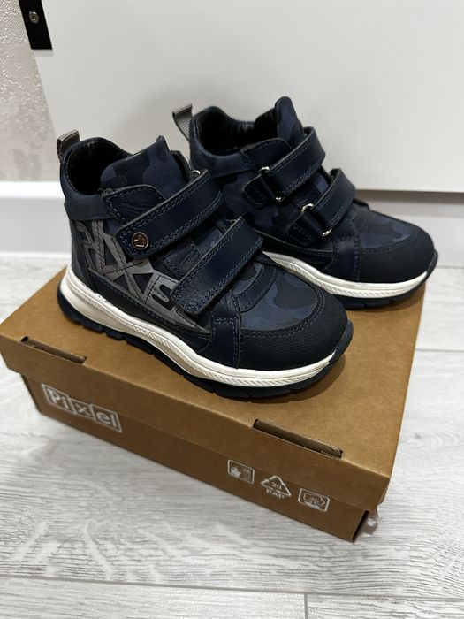 Продаю детский осенний ботинки