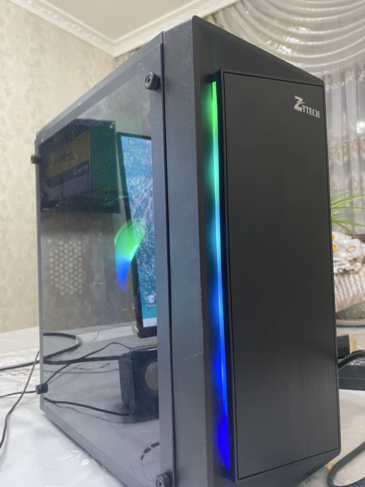 Монитор, блок, клавиатура в подарок