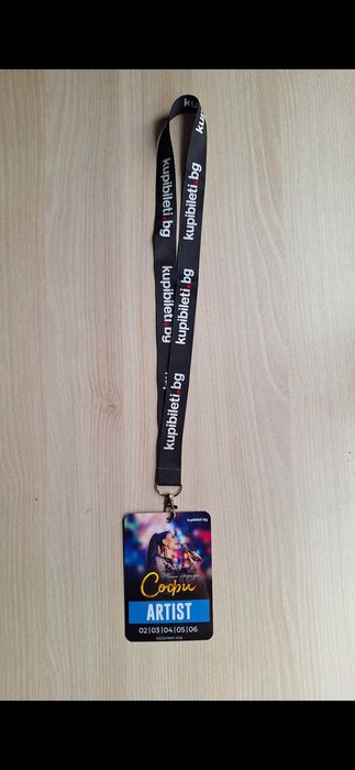 Софи Маринова – оригинален ARTIST пропуск/badge с автограф и видео доказателство