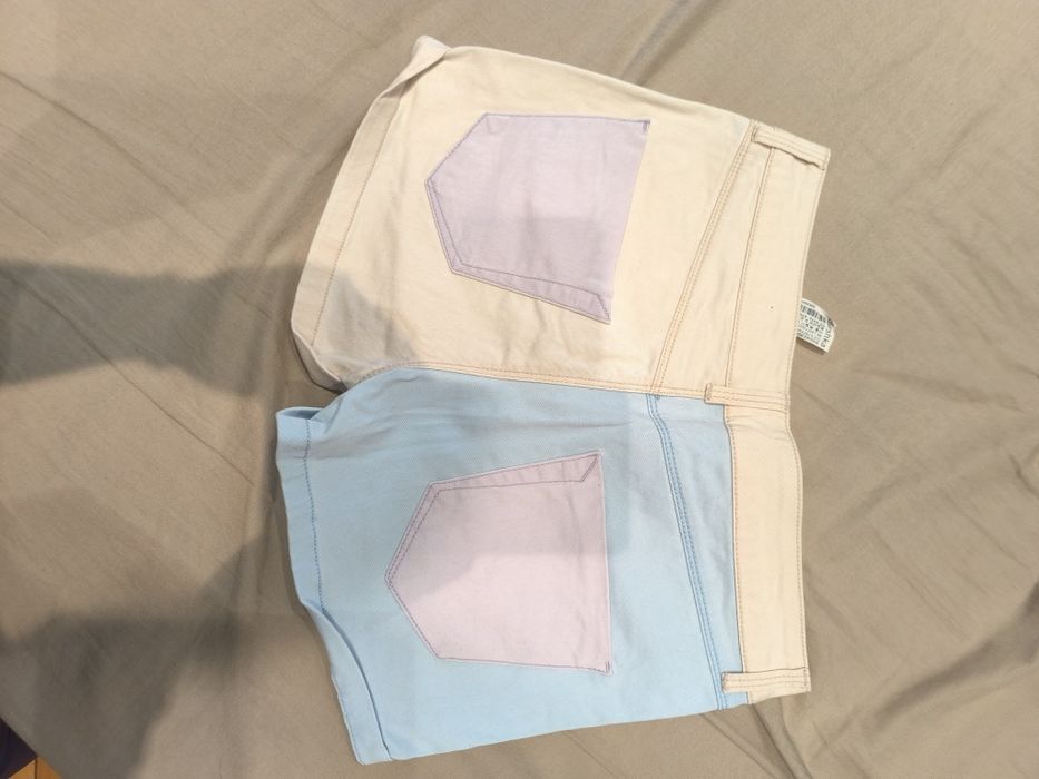 Vând 3 perechi de pantaloni scurți