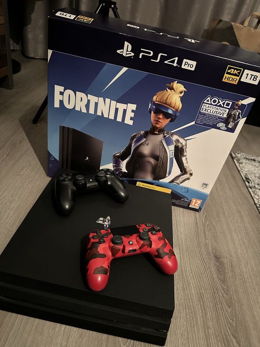 Playstation 4 Pro 1TB + 2 Джойстика с игри