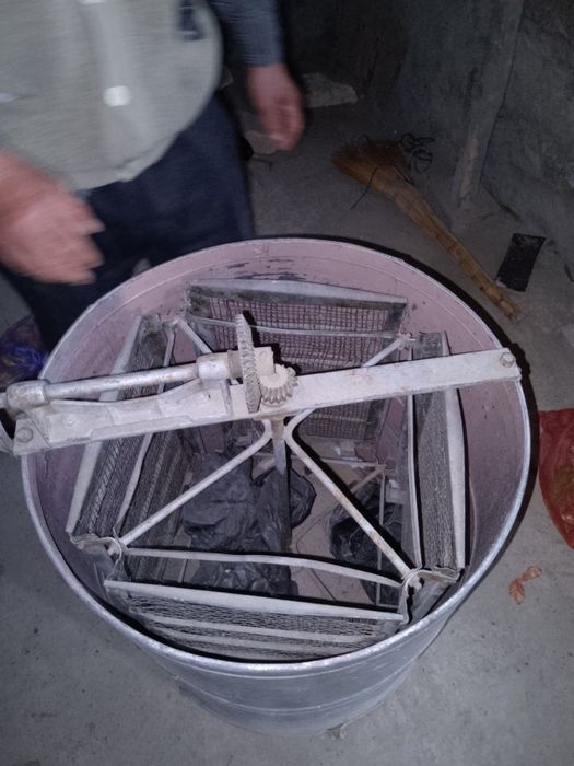 Medagon bilan yashik