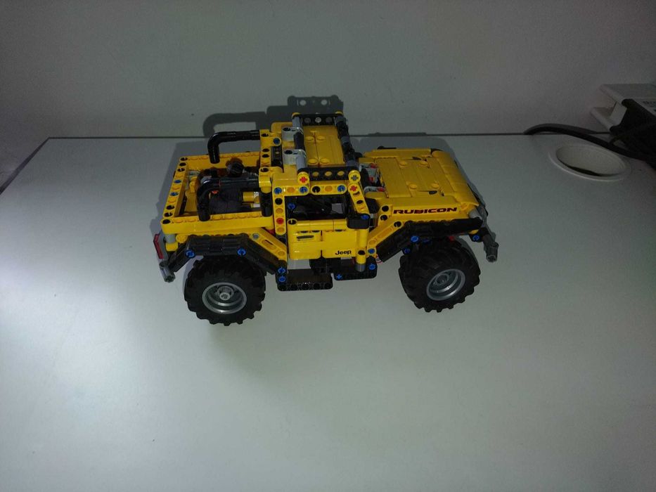 De vânzare diferite seturi LEGO TEHNIC (construite), aproape toate au instrucțiunile originale
