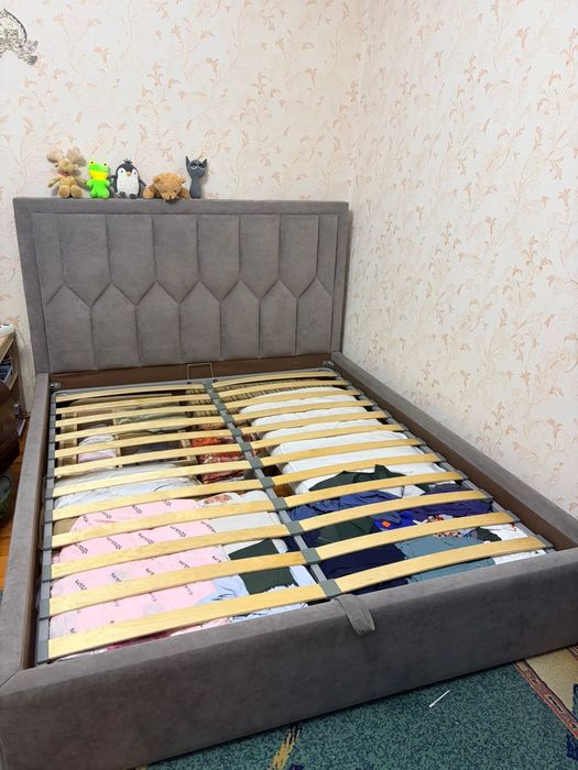 Кровать двуспальная