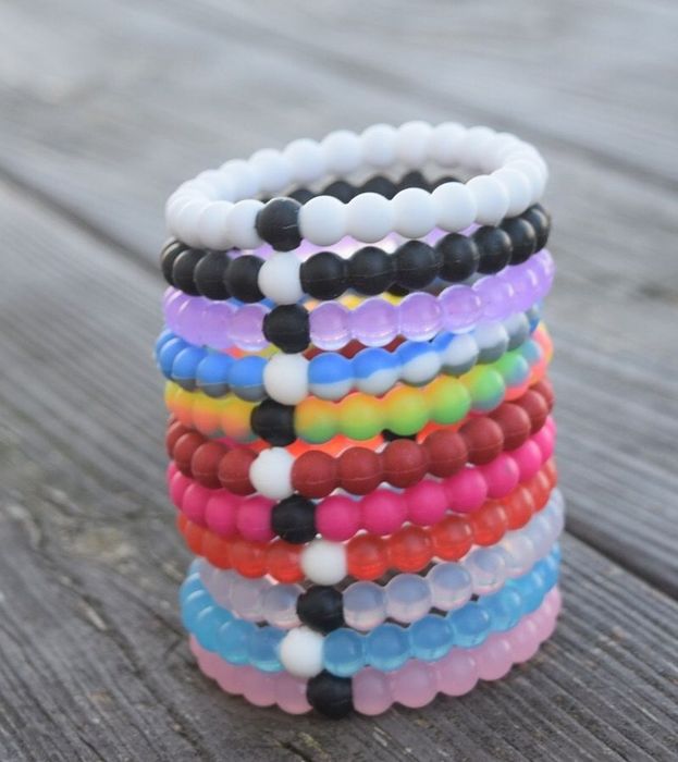 Гривни Lokai
