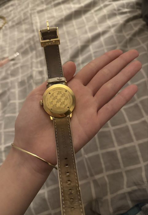 Продам часы swarovski