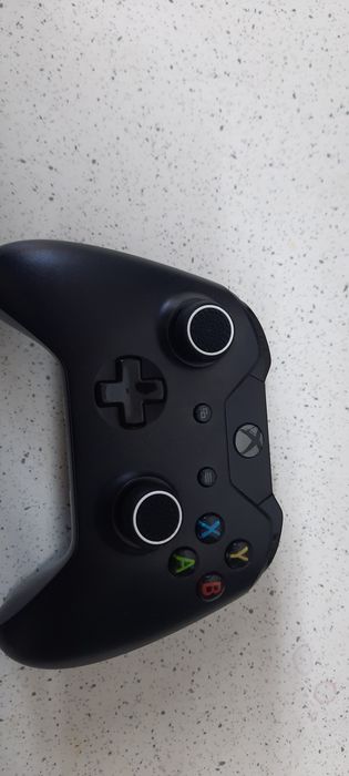 Vand maneta xbox one  în stare buna