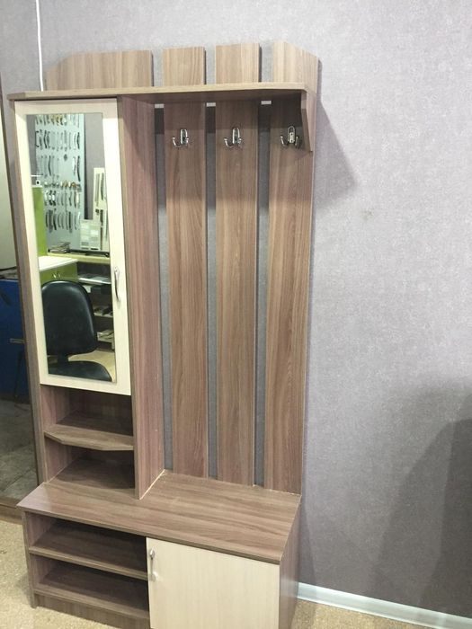 Прихожие, вешалки