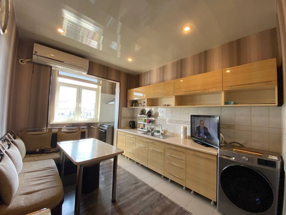 Продажа Метро Ойбек 2/9/9 отдельный  вход